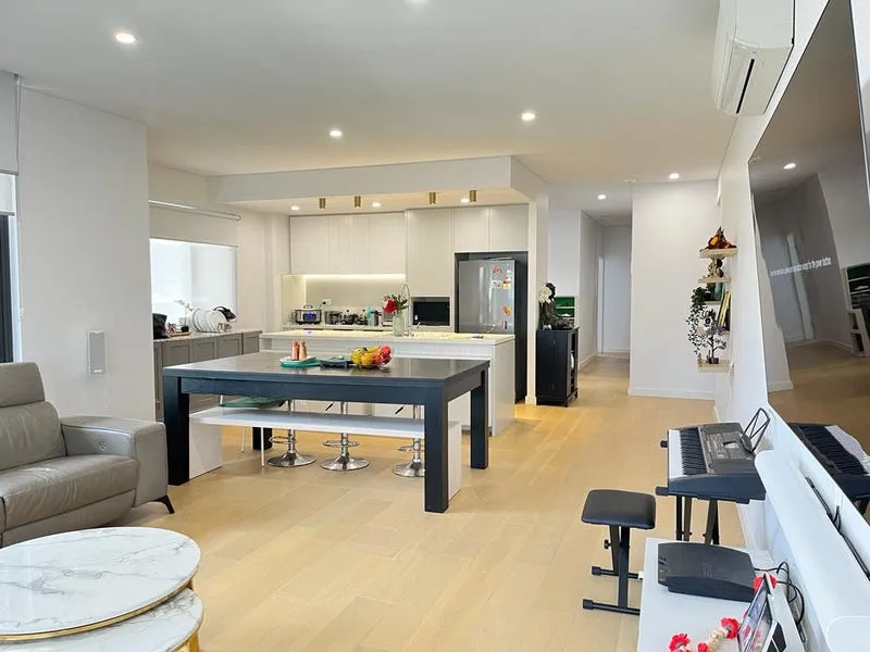 Sophisticated Apartment In Convenient Location !!! 2 BEDROOM + STUDY ROOM !!