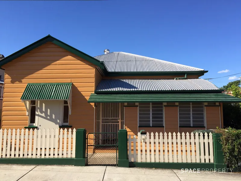 Air Conditioned West End Cottage - BSHS and WESS School Catchments