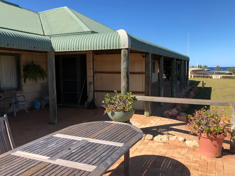 NANGA BAY - 4 Bedroom Home + 4 Holiday Units Plus 2 large Lockup Sheds