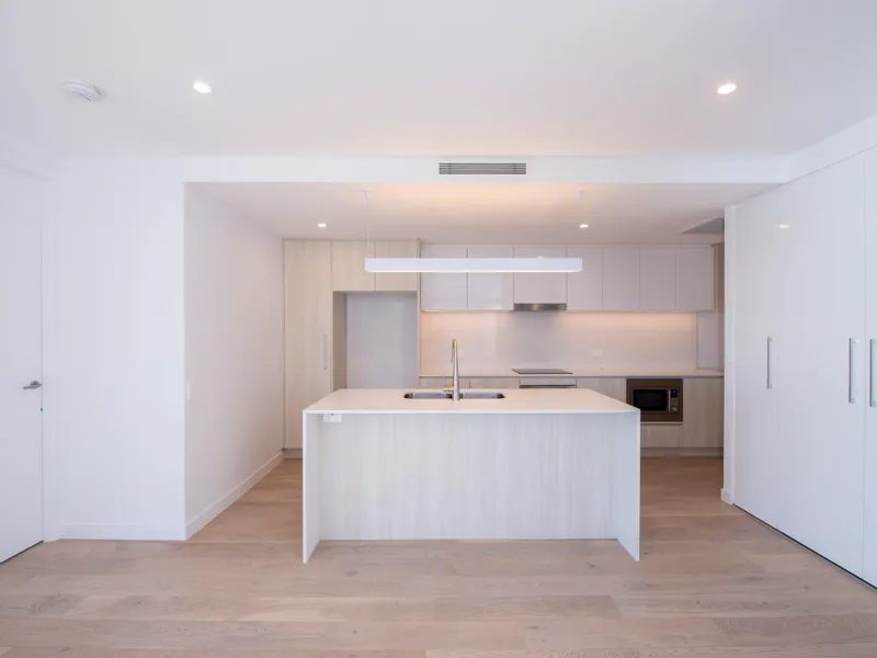 Spacious Apartment with Stunning Aspect