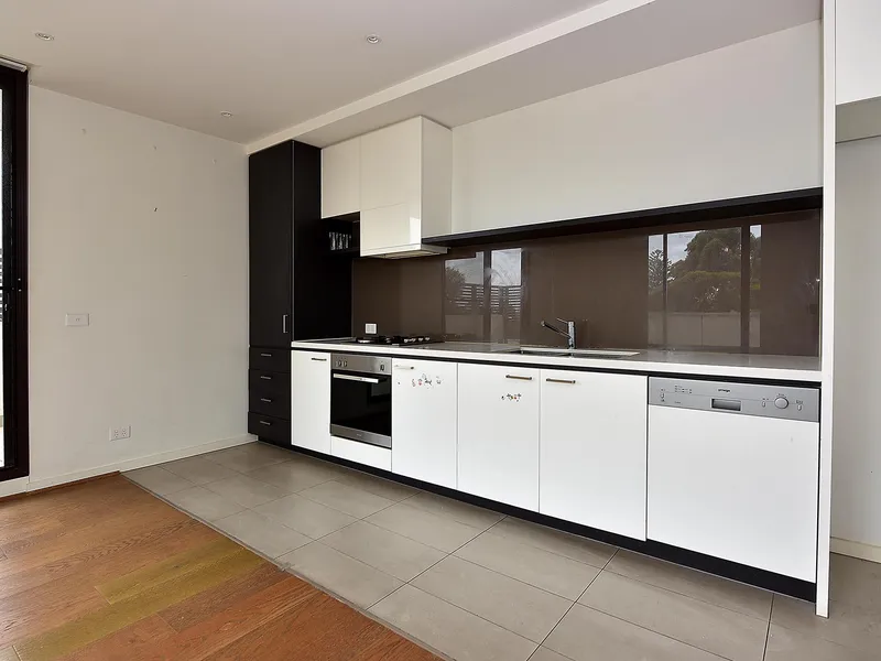 Light and bright two-bedroom, two-bathroom apartment with large balcony