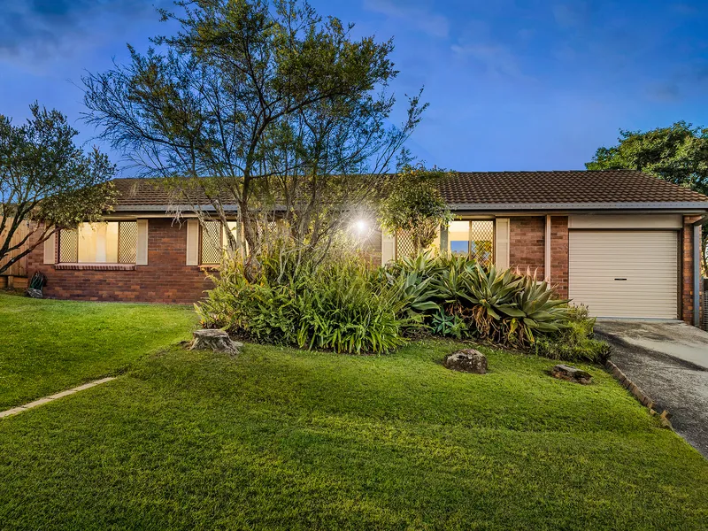Great Family Home!! Charming Low-set Brick House with Fantastic Outdoor Entertainment Area