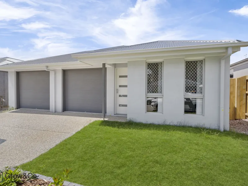 2BED HOME WITH LARGE FULLY FENCED BACKYARD