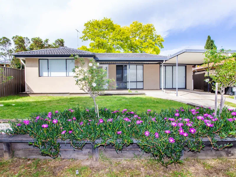 Three bedroom home with air conditioning in a very sought after location