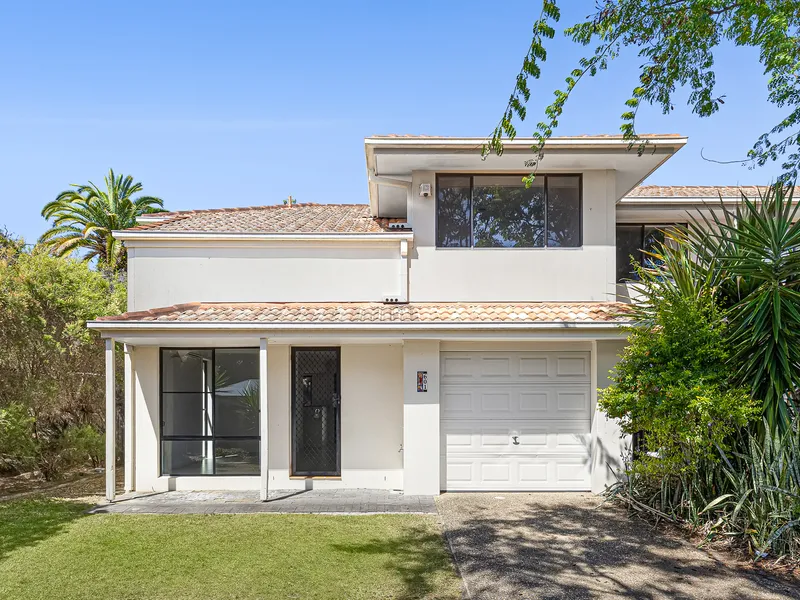 CAPTIVATING SPACIOUS TOWNHOUSE FOR LEASE IN A SECURE COMPLEX AT ARUNDEL!