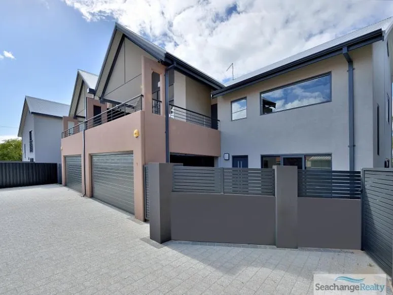 Lovely 3 level very modern town house