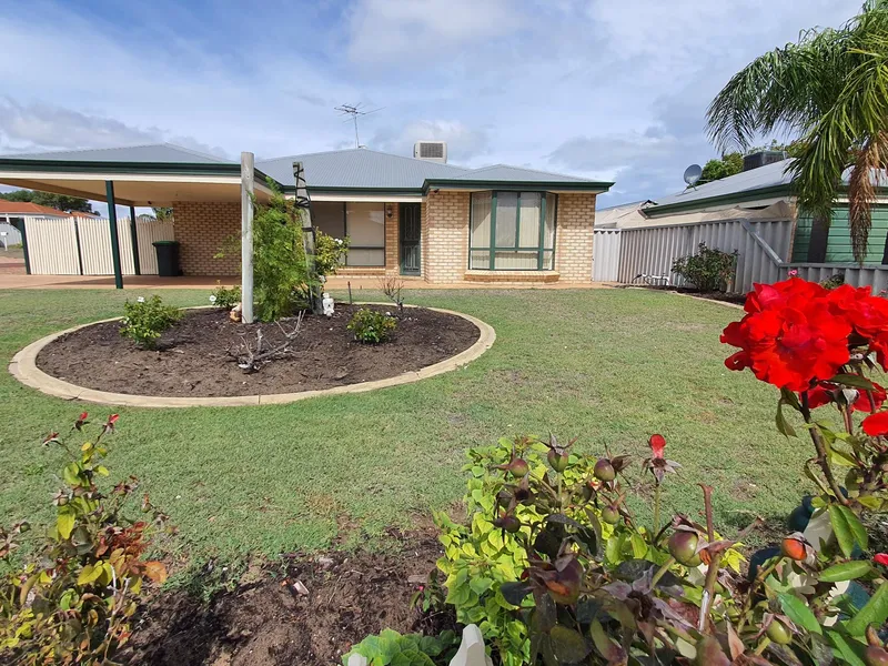 Coastal Lifestyle - Super Fresh Four Bedroom Two Bathroom Home
