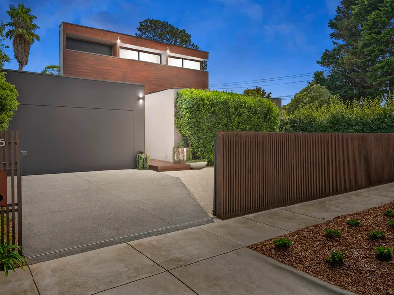 Space, Style and Sophistication in Prized Beachside Locale