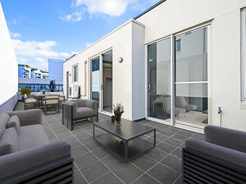 CAPRI - Renovated apartment with an oversized rooftop terrace