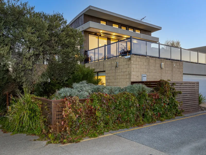 Modern Independent Beachside Town Residence