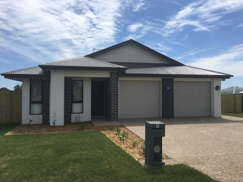 Tidy Cambooya Living