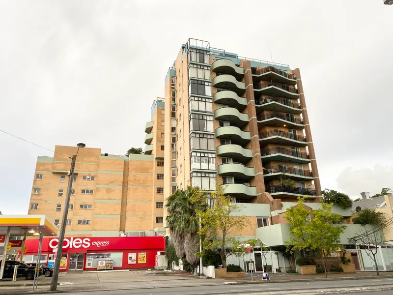 Bright and spacious three bedroom apartment in Kingsford