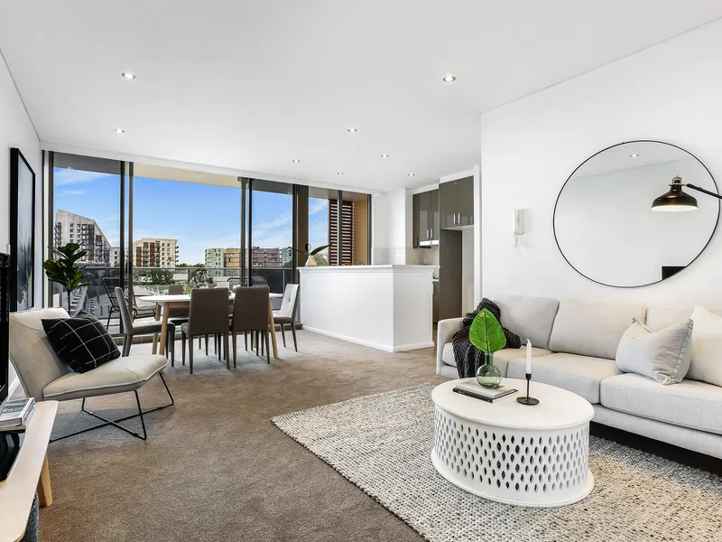 Contemporary Lifestyle Haven In The Prized ' Valentino Place'