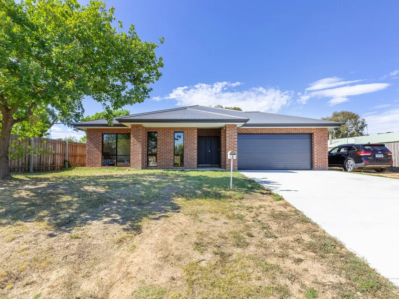 Huge block, huge house, huge shed!