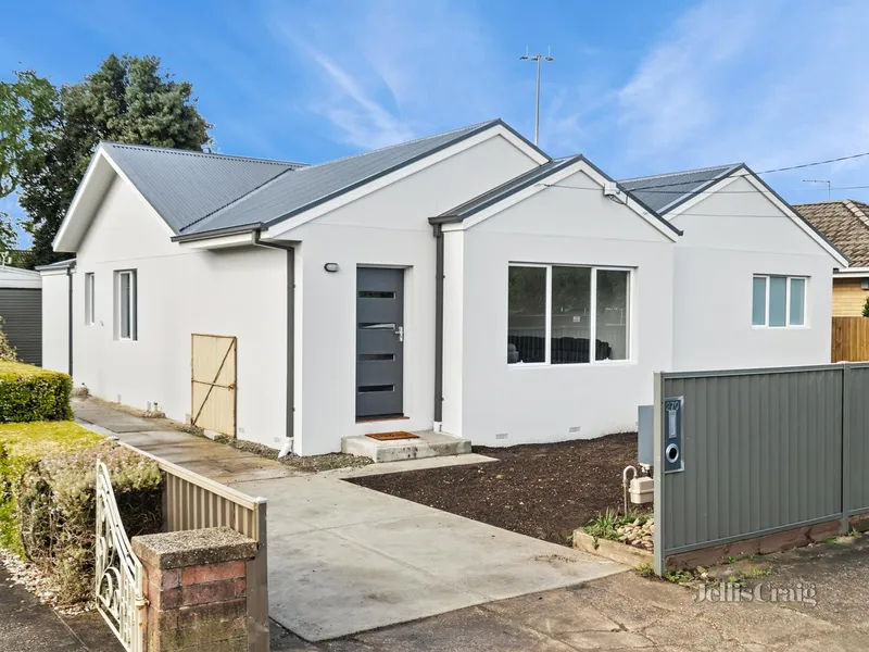 Renovated Beauty in the Heart of Sebastopol!