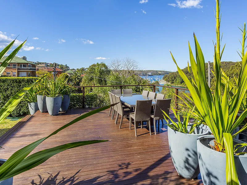 WATERVIEW COTTAGE STYLE OASIS WITH TROPICAL SUNDRENCHED OUTDOOR SETTINGS