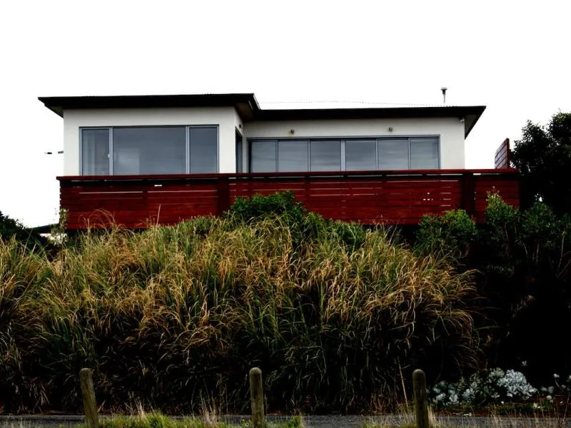 LOCATION, LOCATION, LOCATION  INVESTMENT OR OWNER OCCUPIER - HUGE BEACHFRONT HOME SMITHS BEACH