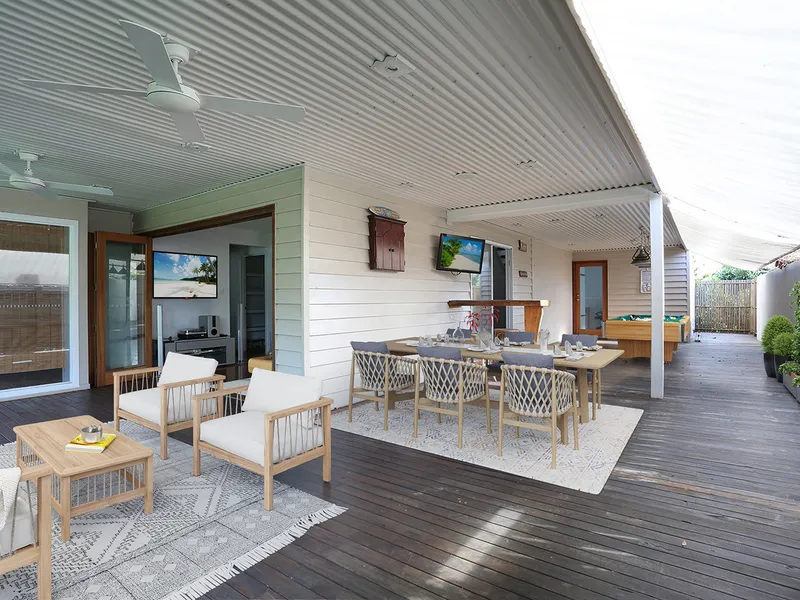 FORTHCOMING AUCTION - BEACH HOUSE, GOING,GOING,......!