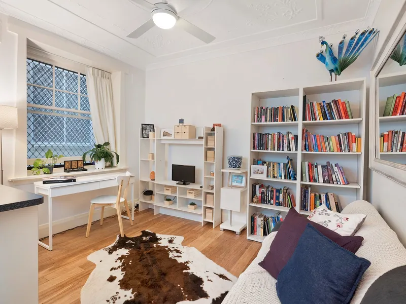 ART-DECO ONE BEDROOM UNFURNISHED APARTMENT OFFERING THE IDEAL LIFESTYLE