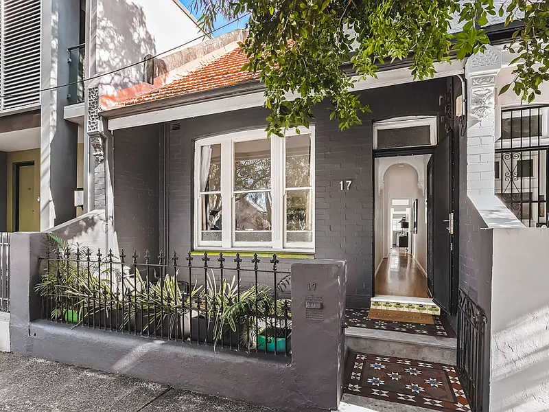 Spacious Federation Home Located for Convenience and Lifestyle