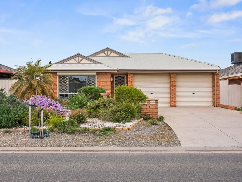 METICULOUSLY PRESNTED, MUCH LOVED FAMILY HOME!!