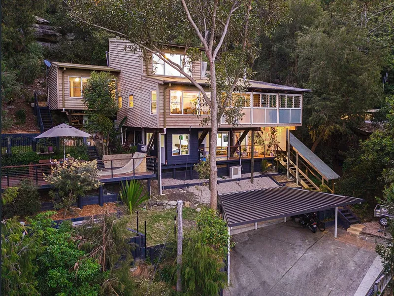 At Home Amongst The Gum Trees - Coastal Retreat