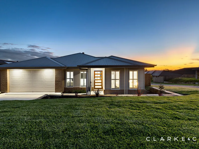 LUXURY LIFESTYLE IN IDEAL LOCATION!