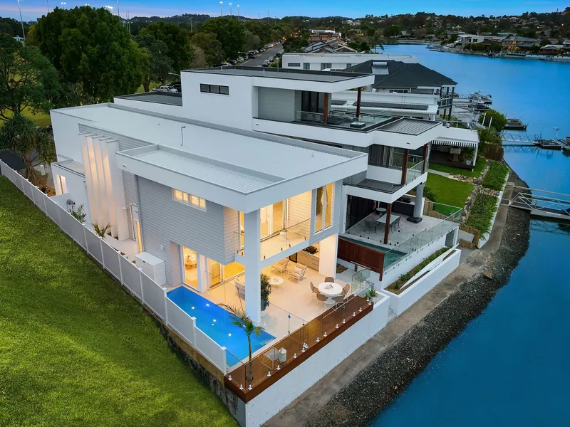 Luxury Waterfront Dream