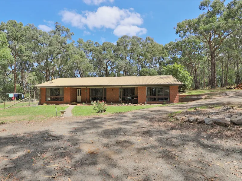 5 BIG BEDROOM FAMILY HOME on 6.8 approx acres.