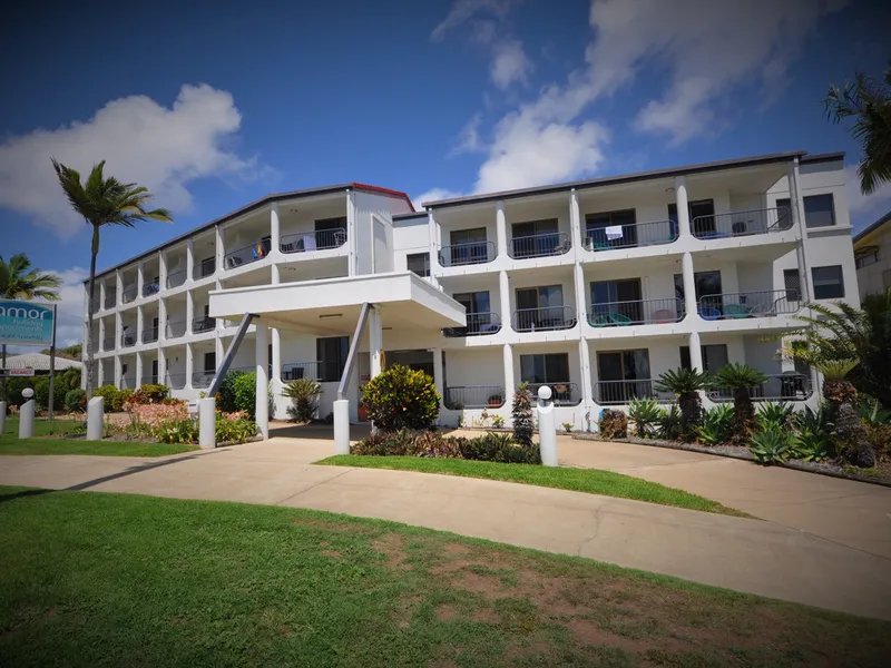 L’ AMOR MEANS LOVE