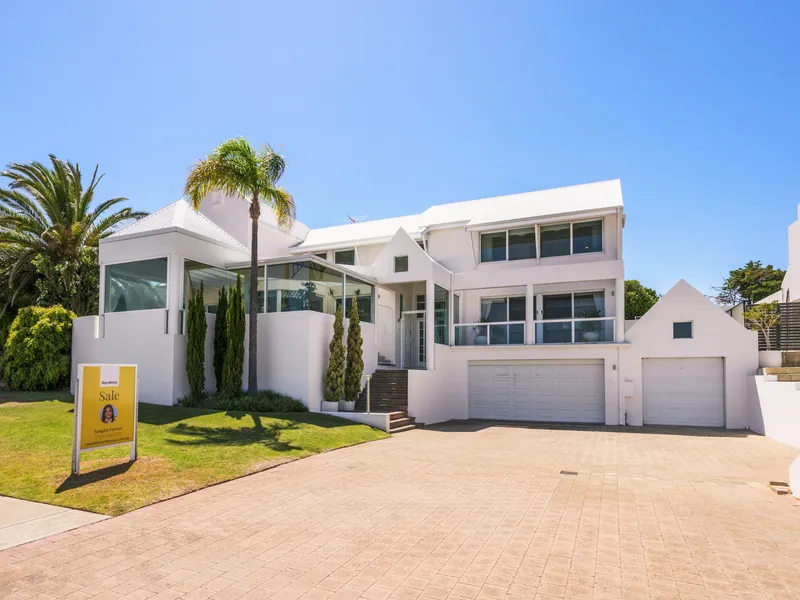 OCEAN VIEWS FROM YOUR FRONT DOOR!