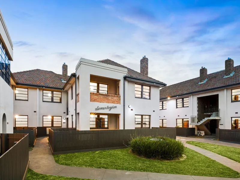 2 BEDROOM ART DECO APARTMENT