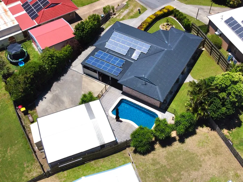 Pool, 9 x 6 Shed, Huge Entertaining, Solar, Ducted Air +++ - Three Bedroom Home With The Lot