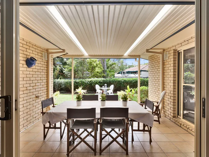 FAMILY HOME JUST MINUTES FROM THE BEACH!