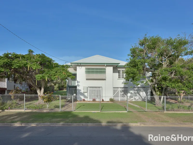 Delightful Home only 1 Block from Barney Point Beach... Act Now..!