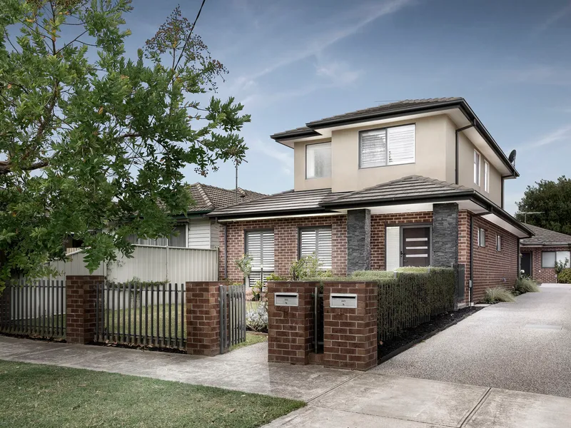 Contemporary Townhouse In Central Location