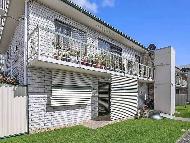 Ground Floor Unit Close to Shops, Transport and Foreshore