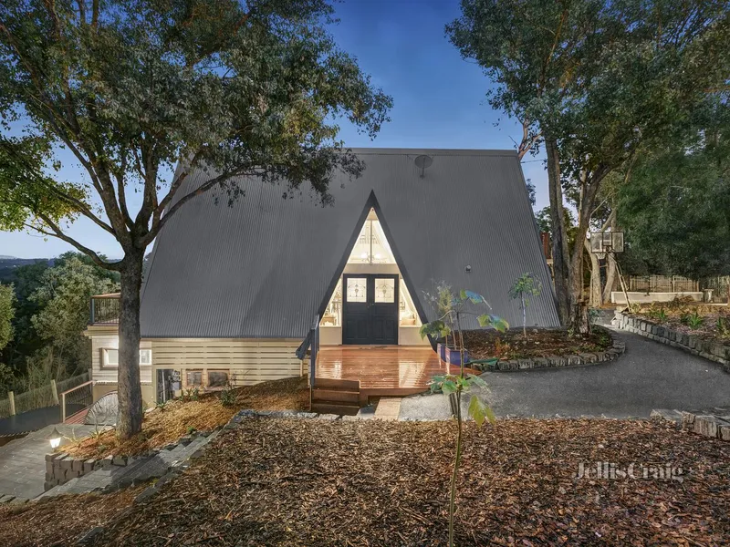 Tranquil Warrandyte chalet with majestic views