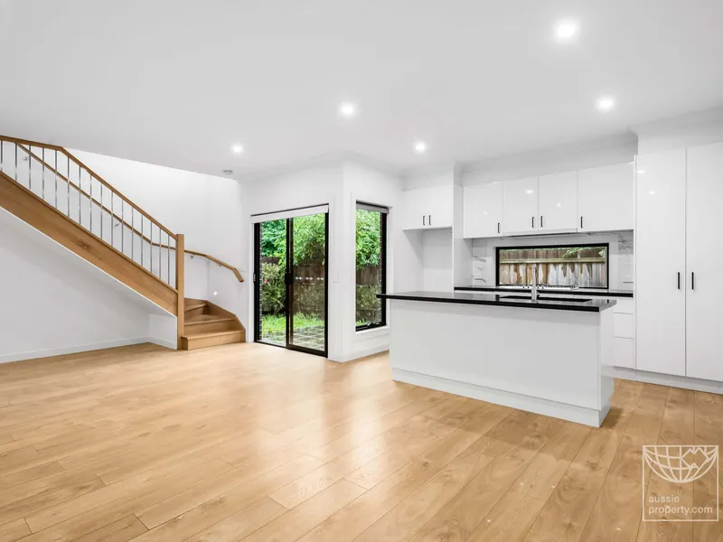 Modern Townhouse in best location in Clayton