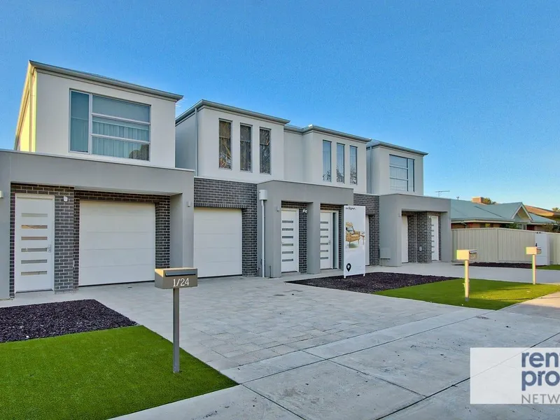 Modern 3 bedroom Townhouse FOR RENT! First inspection Monday 8th July at 9.00-9.15am!!