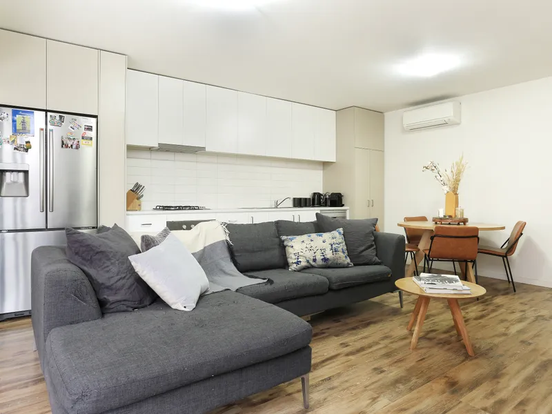 Huge Modern Courtyard 3 Bedroom Apartment  - LEASE BREAK