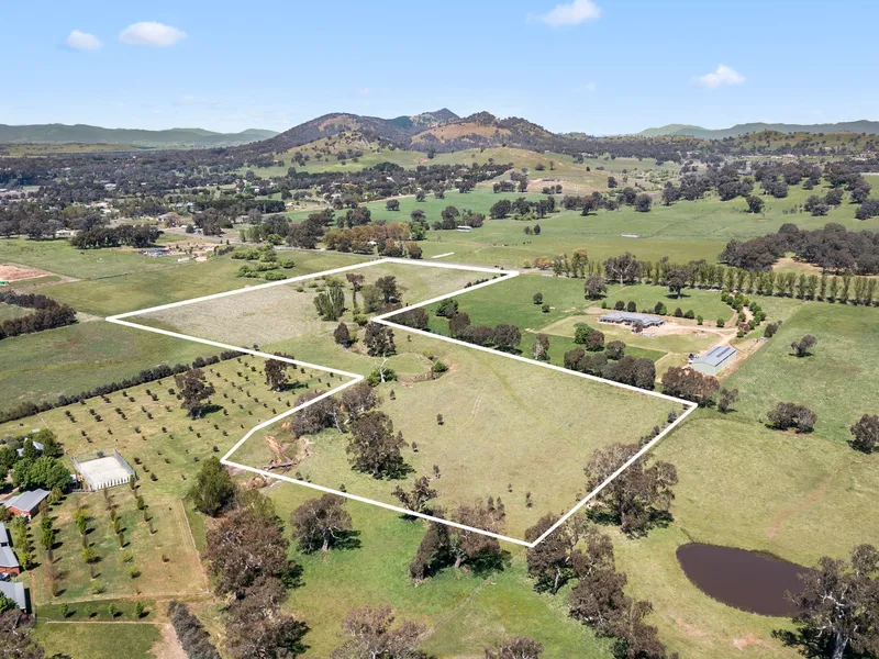 22 Acres on the Edge of Town