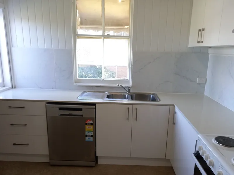 2 Bedroom Cottage Close to Wynnum Central