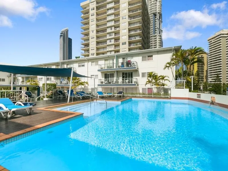 UNIT IN THE HEART OF SURFERS PARADISE
