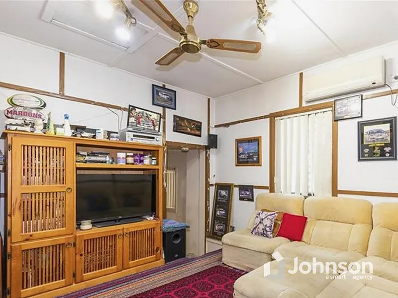 RENOVATORS DREAM IN PRIME INNER-CITY LOCATION