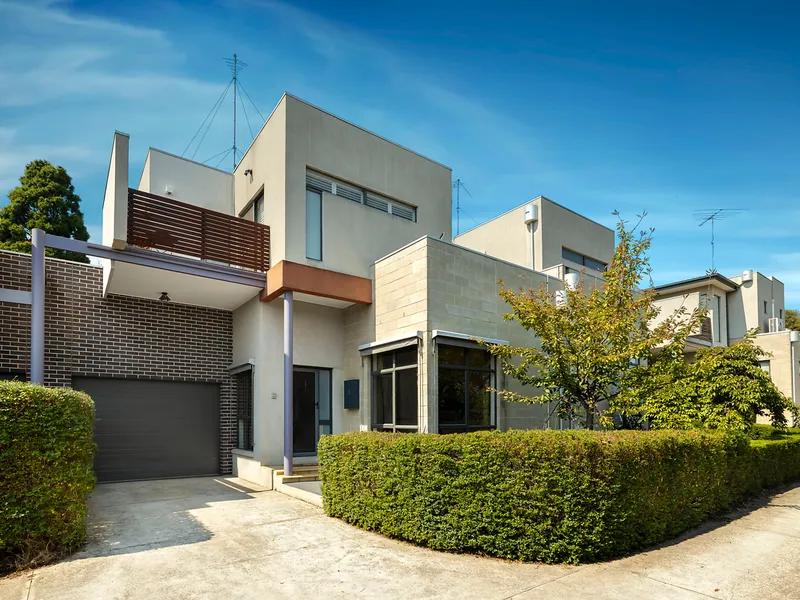 Contemporary Class with a Cool Courtyard Surprise