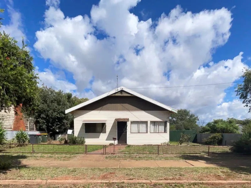 Ray White Parkes- 6862 1900