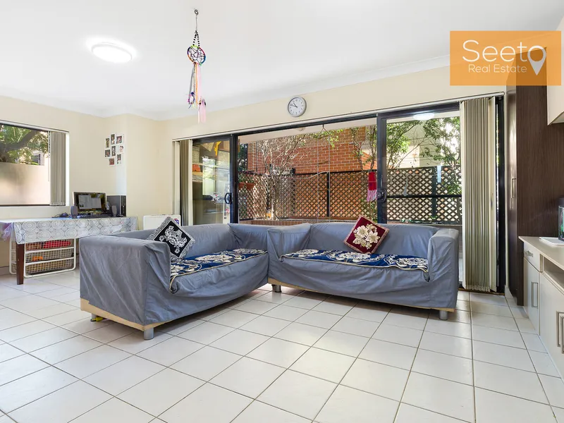 4 min walk to the station with floorboards!