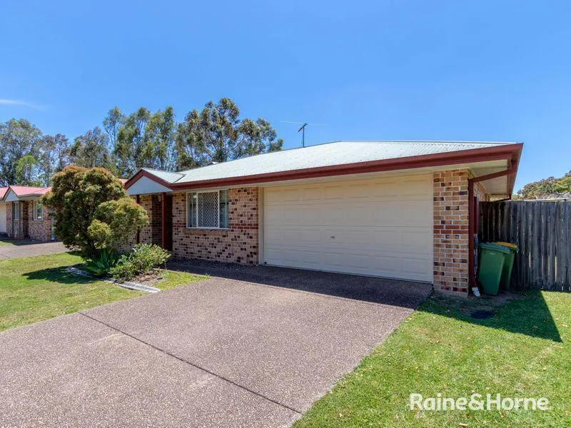 Fantastic Stand-alone Villa in Quiet Gated Complex - Huge Yard!