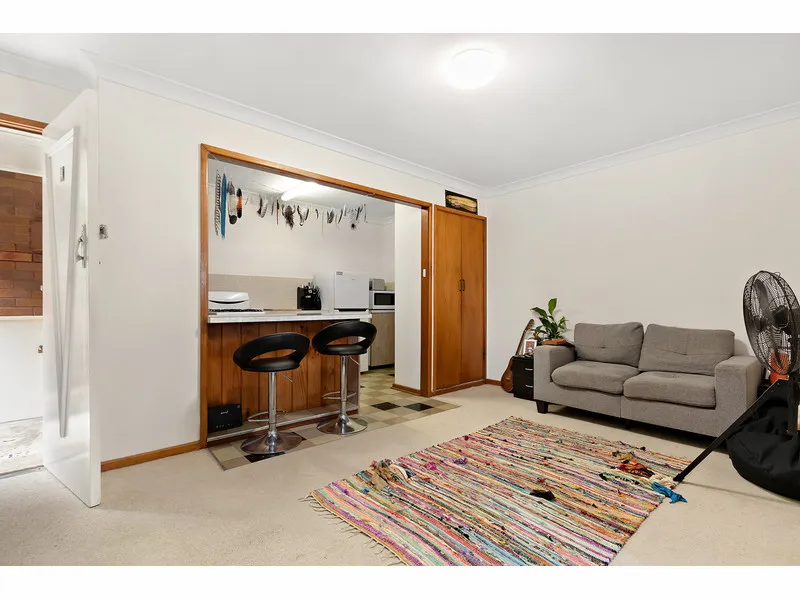 REFRESHED AND WELL PRESENTED UNIT IN CENTRAL LOCATION